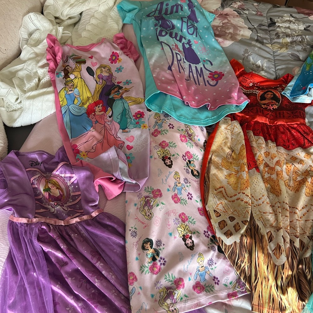 7 Disney Princess nightgowns - Picture 2 of 4